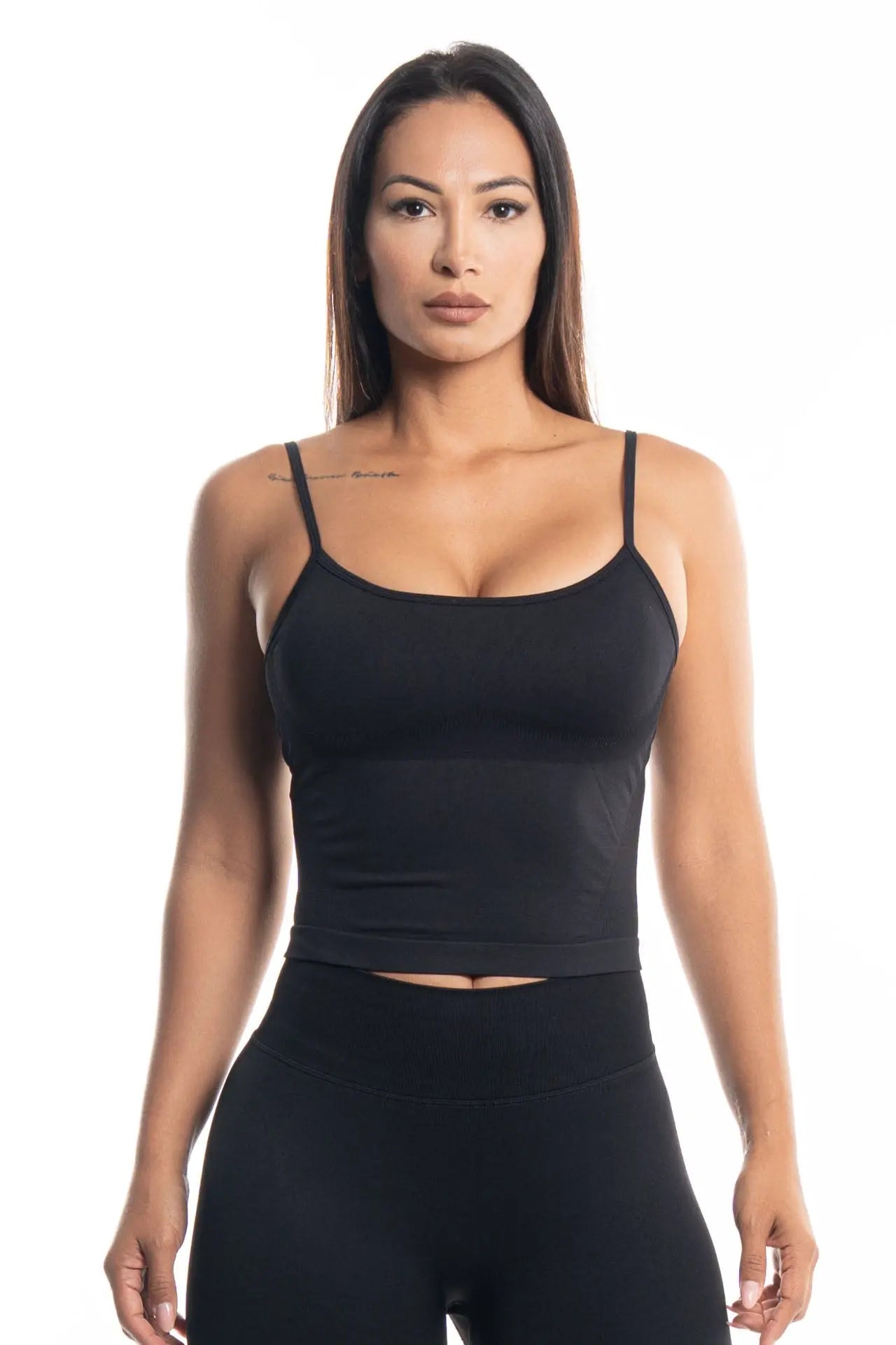 "AYLA“ SEAMLESS SPORT TOP BLACK