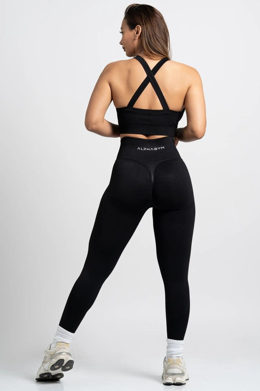 "ONAJ" SEAMLESS SCRUNCH LEGGINGS BLACK